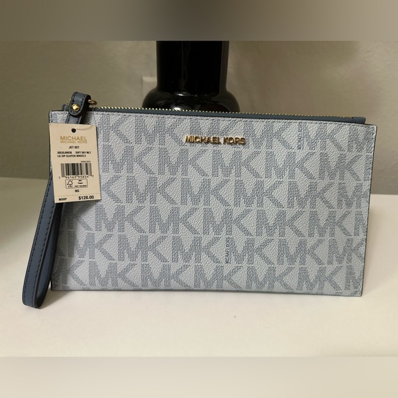 Michael Kors  Jet Set  LG Zip Clutch Wristlet - Picture 4 of 10